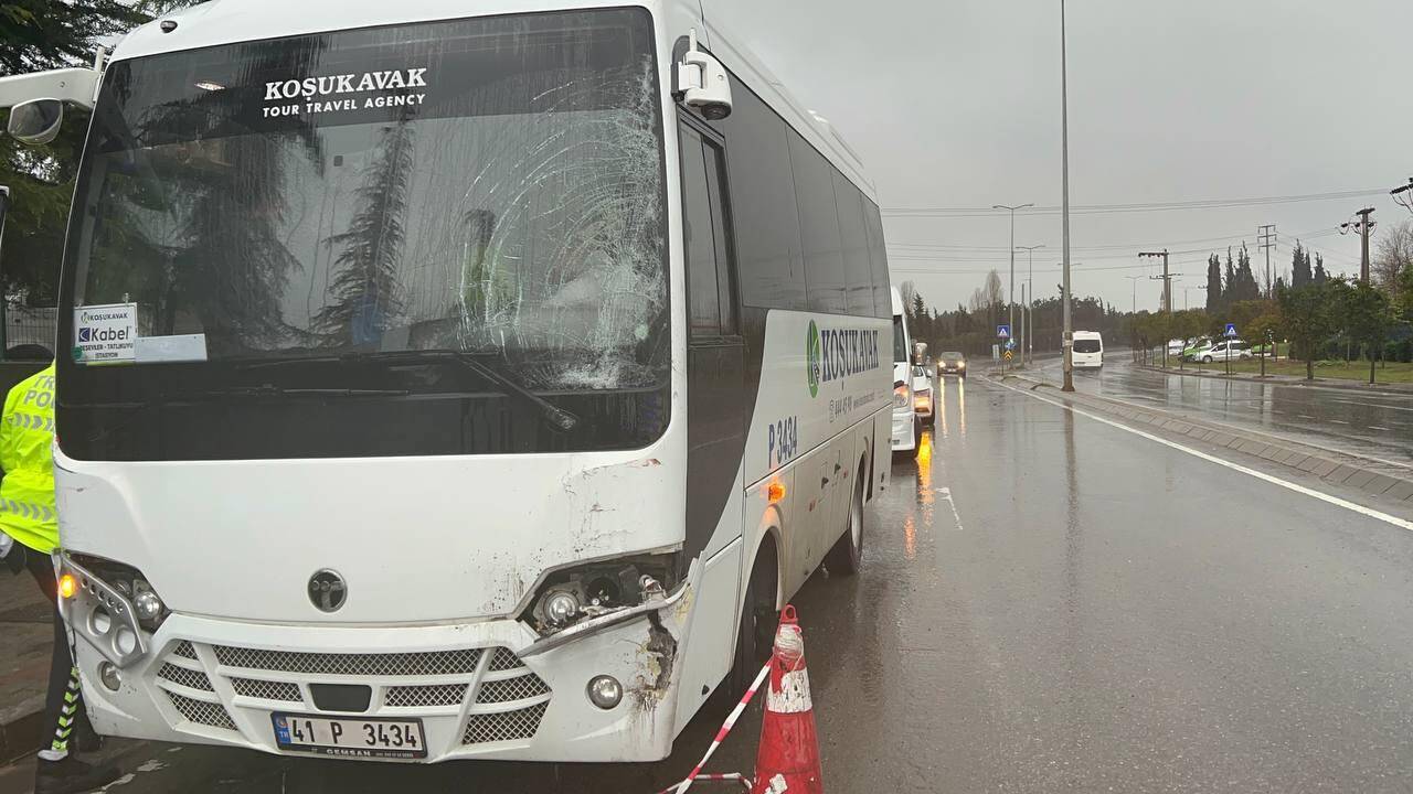 aa-20230412-30825892-30825890-kocaelide-zincirleme-trafik-kazasinda-6-isci-yaralandi.jpg