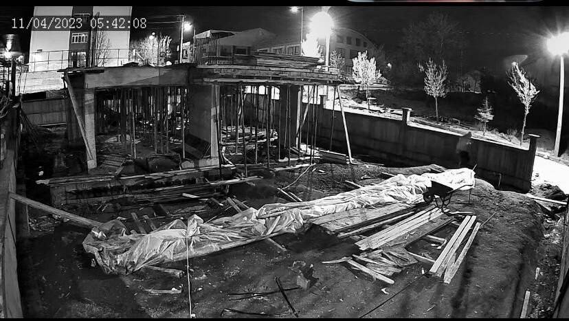 Dans ederek hırsızlık yaptı