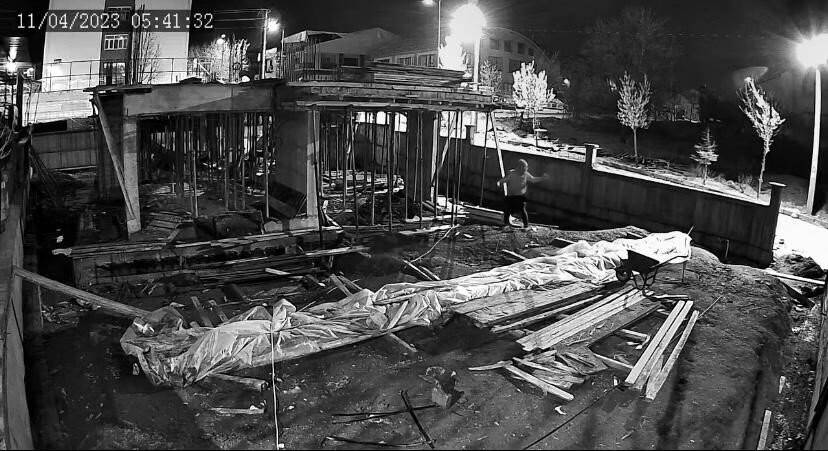 Dans ederek hırsızlık yaptı