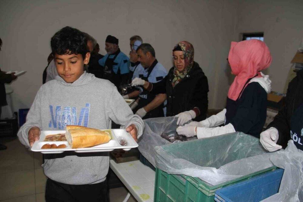 Göl Feneri Derneği her gün bin kişiyi doyuruyor