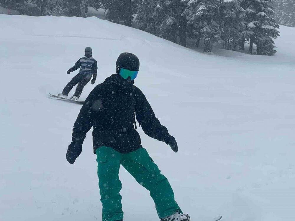 Nisan ayının ortasında Uludağ’a kar: Kalınlığı 58 santimetre