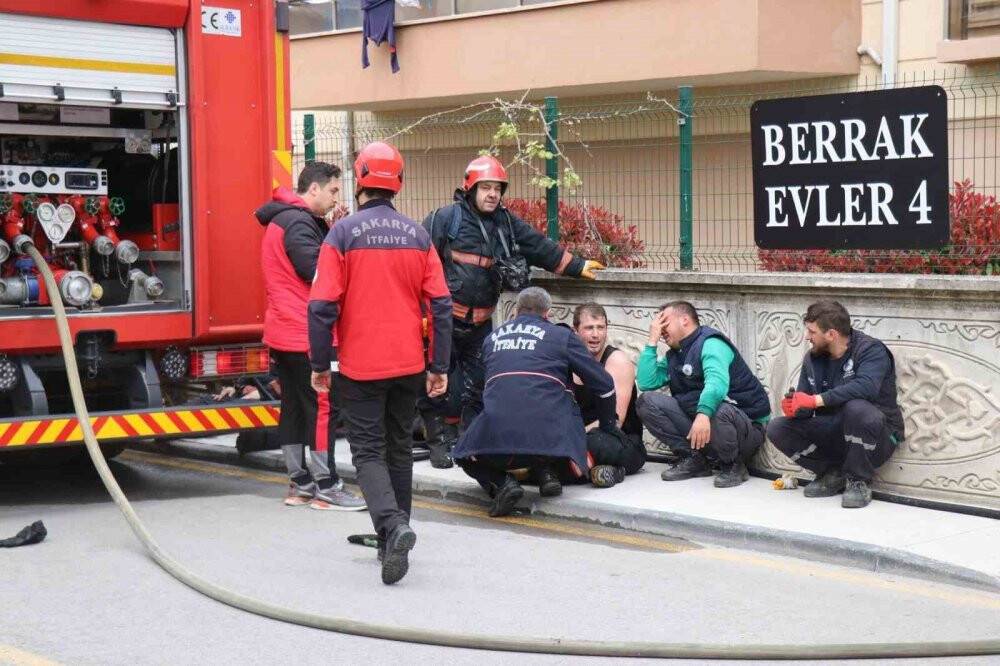 Yangında hayatını kaybeden itfaiye erinin düştüğü anlar kamerada