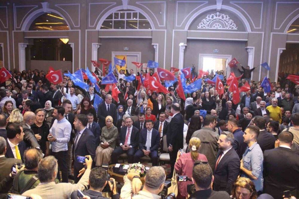 AK Parti İzmir, adaylarını tanıttı