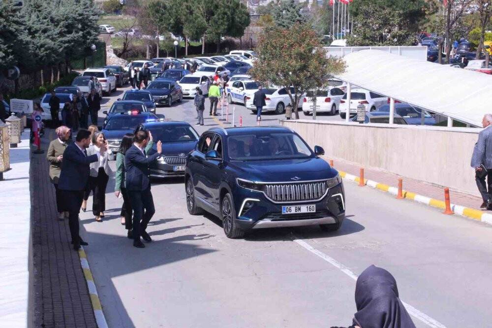 AK Parti İzmir, adaylarını tanıttı