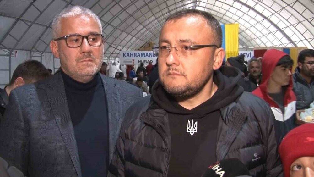 Bodnar, depremzedelerle iftarda yemek yedi