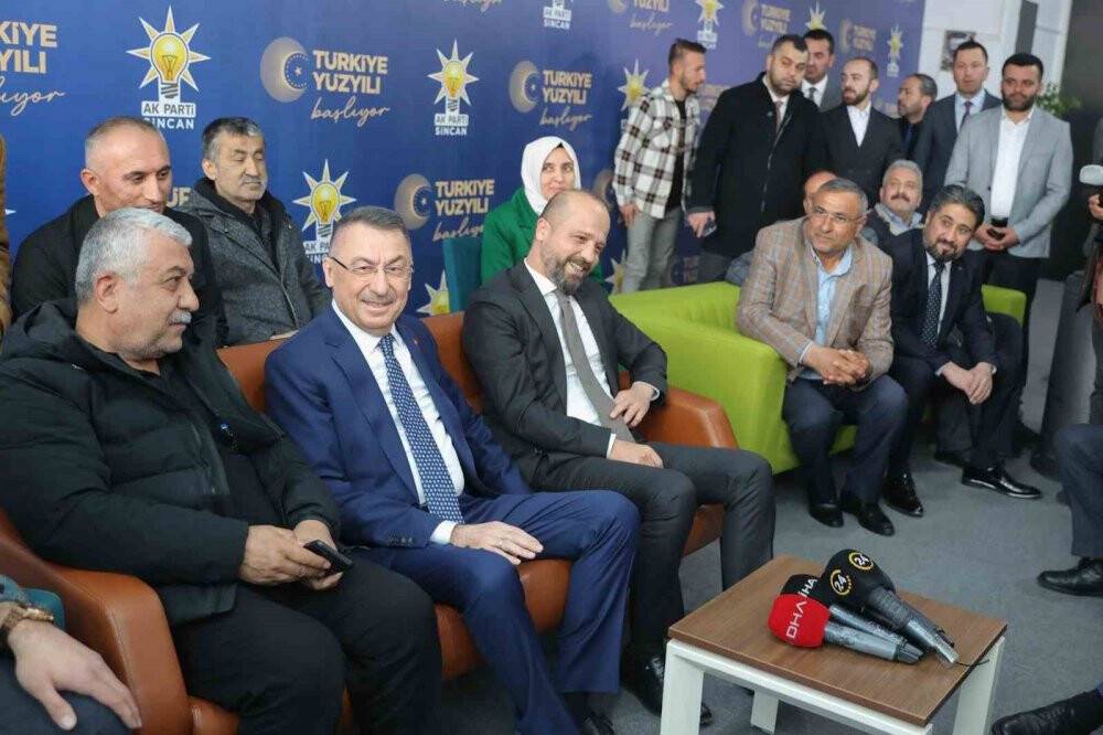 Cumhurbaşkanı Yardımcısı Oktay, Seçim Koordinasyon Merkezinin açılışına Togg ile geldi