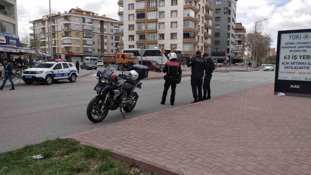 Konya'da caddede yürüyen kişi silahla vuruldu