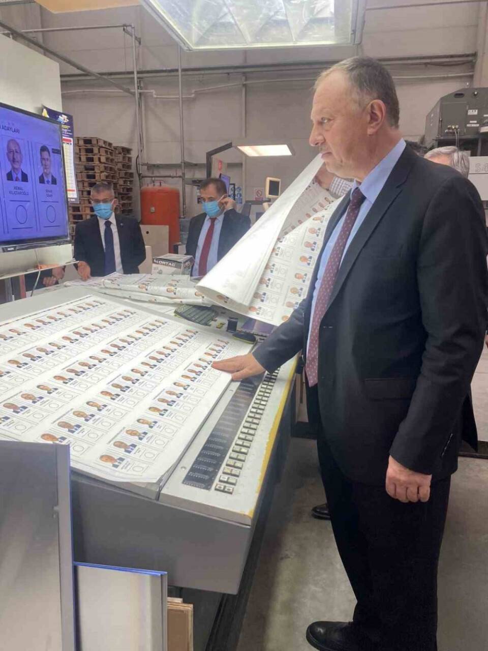 Oy pusulaları basılmaya başladı