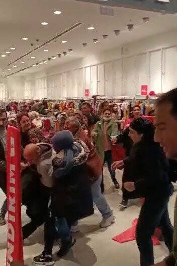 İndirimli ürünleri vatandaşın üzerine attılar