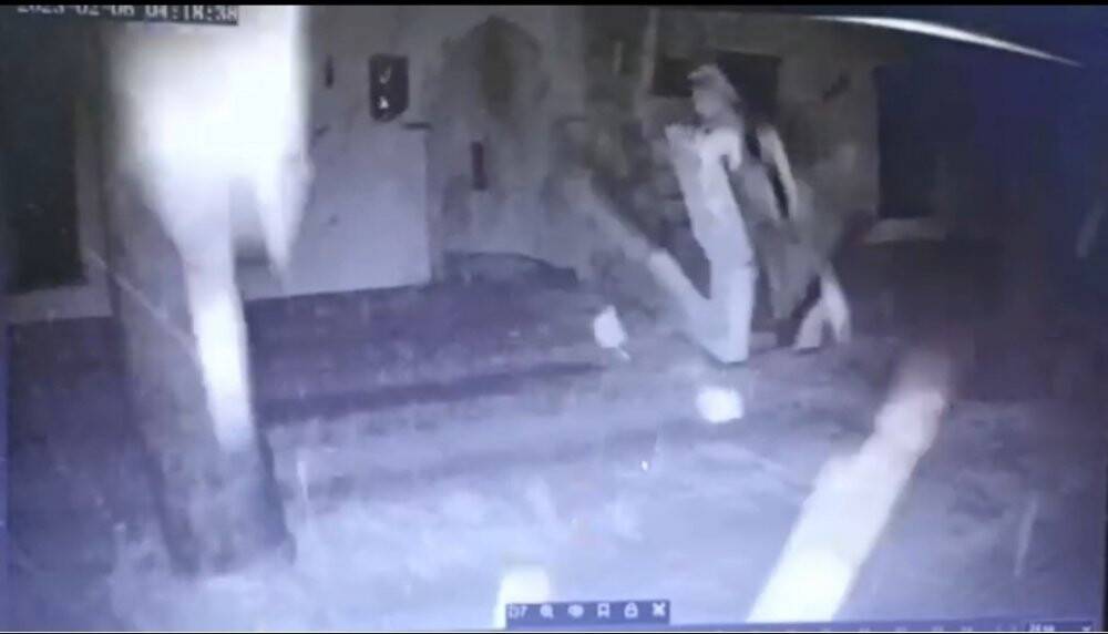 Kahramanmaraş depreminde 6 asırlık caminin yıkıldığı anlar kamerada