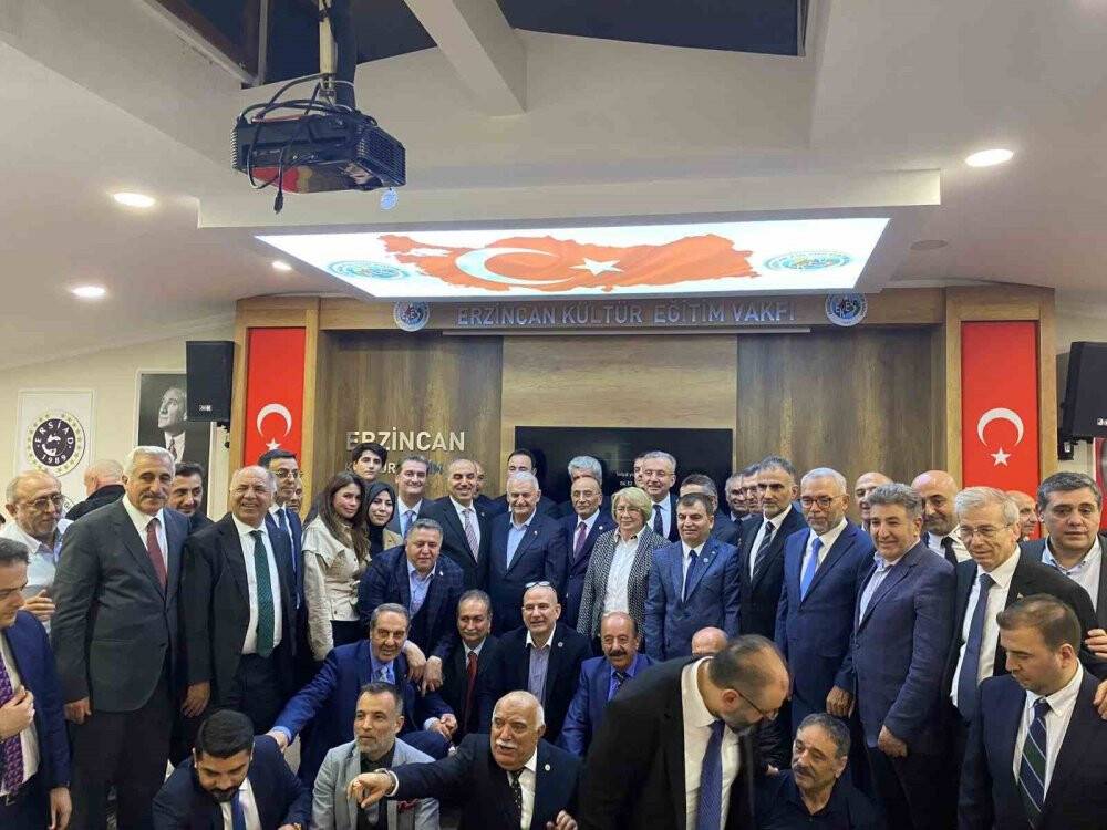 "Türkiye için, geleceğimiz için, gençlerimiz için istikrar istiyorum"