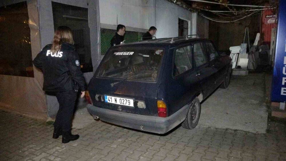 Otomobiline bindiği esnada bacağına kurşun isabet etti