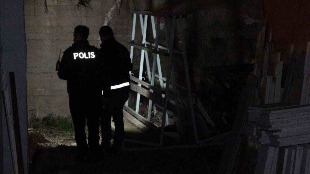 Otomobiline bindiği esnada bacağına kurşun isabet etti