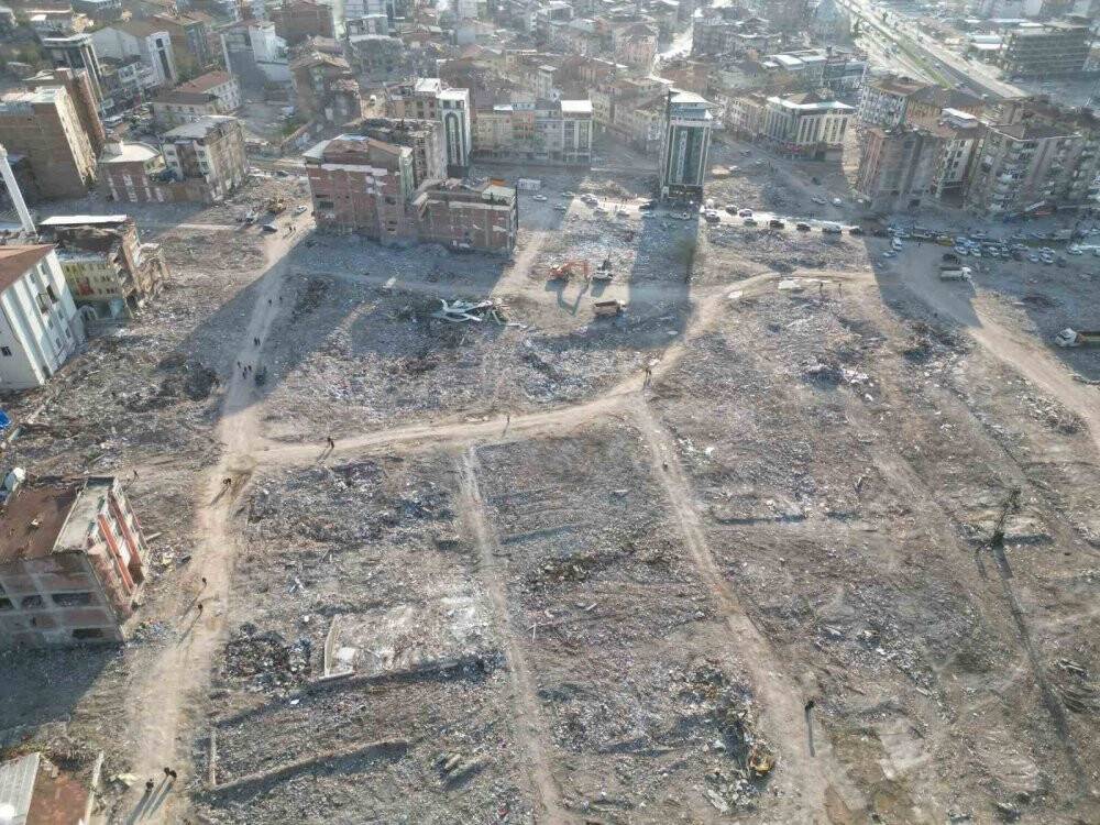 Yürekleri sızlatan görüntüler: Kent merkezi boş tarlaya dönüştü