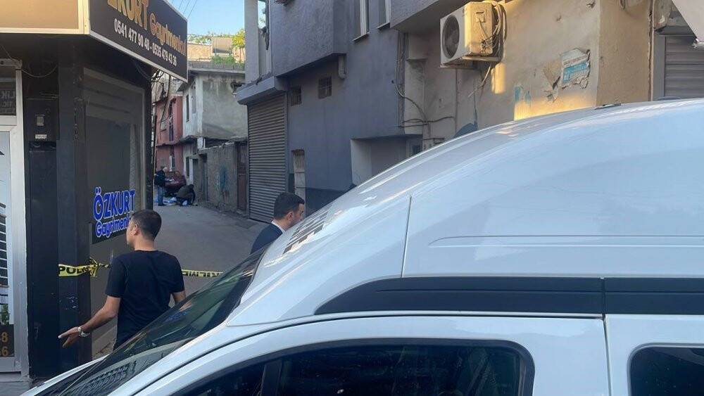 Baba ve oğlu silahlı saldırıda öldürüldü