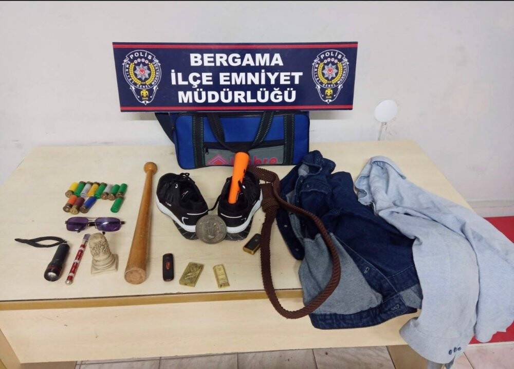 Eşyalarının çalındığını polisten öğrenince şoke oldular