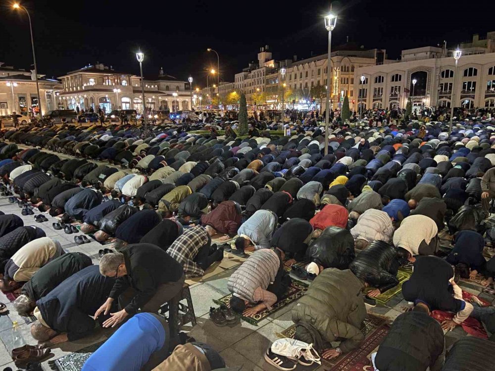 Konya’da Kadir Gecesi coşkusu