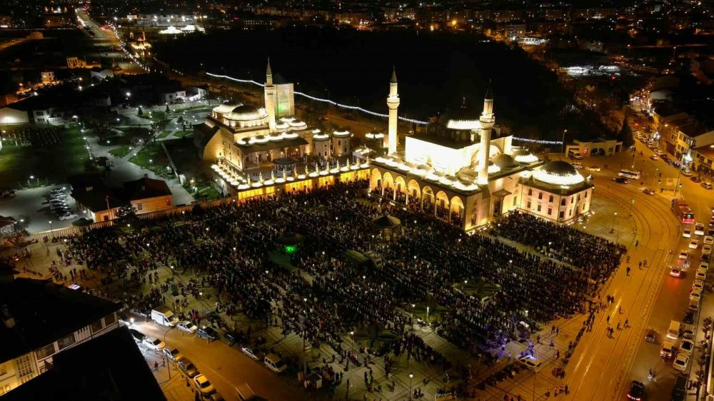 Konya’da Kadir Gecesi coşkusu