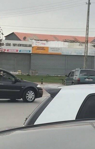 Konya'da yoğun trafik arasında drift terörü! Çarpmamak için son anda durdu