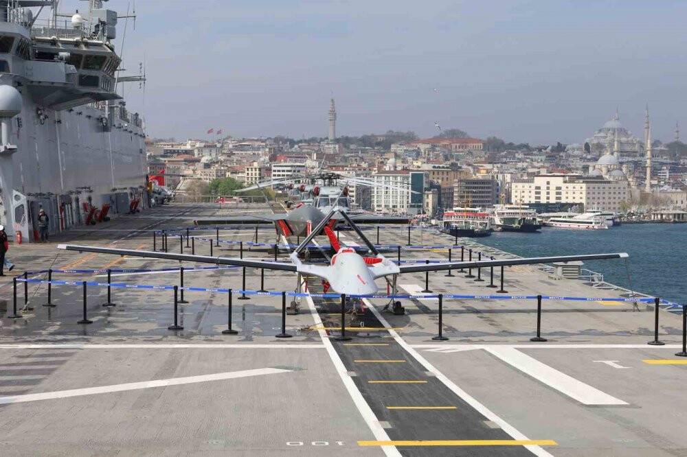 TCG Anadolu gemisi, ziyaretçi akınına uğradı