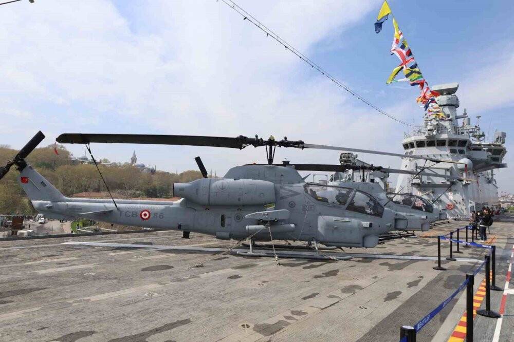 TCG Anadolu gemisi, ziyaretçi akınına uğradı