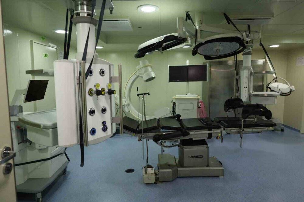 TCG Anadolu gemisi, ziyaretçi akınına uğradı