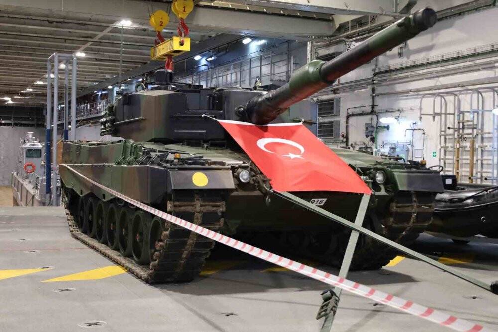 TCG Anadolu gemisi, ziyaretçi akınına uğradı