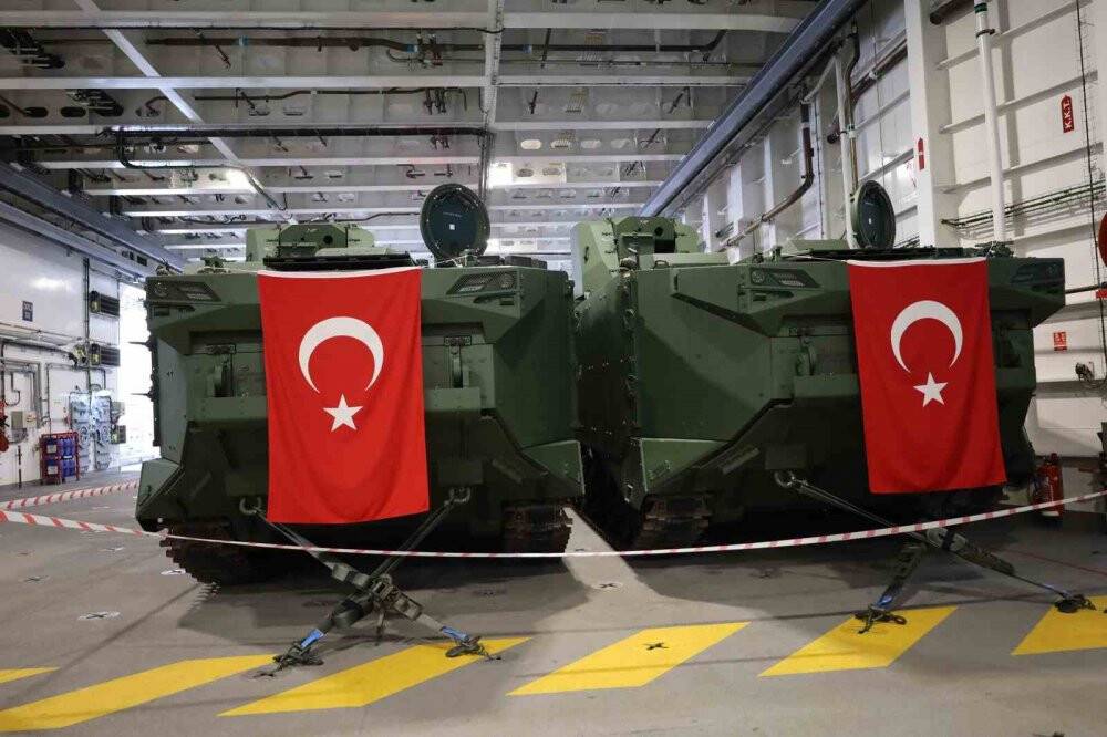 TCG Anadolu gemisi, ziyaretçi akınına uğradı