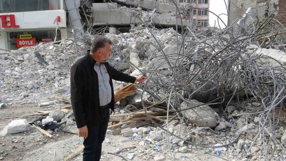 Depremde hasar almıştı, güçlükle yıkılabildi