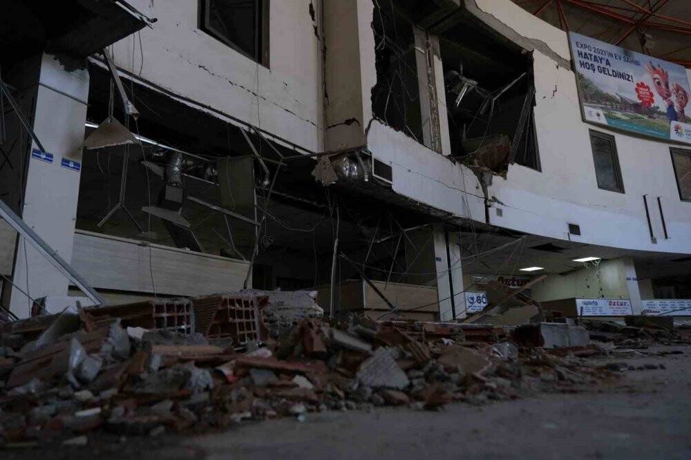 Hatay'da yıkıntıların arasında bayram yolculuğu