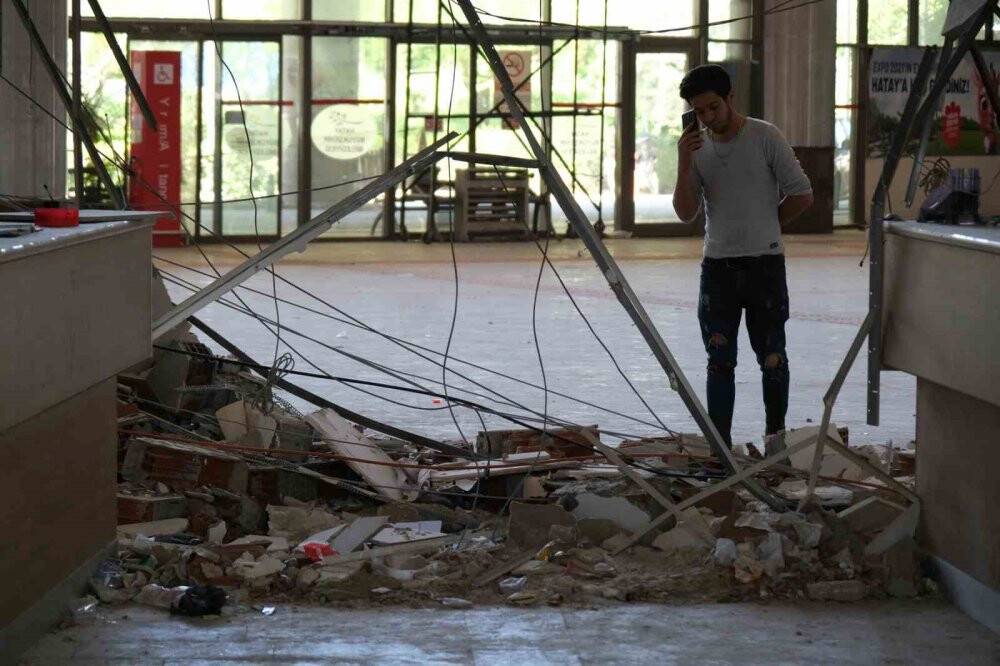 Hatay'da yıkıntıların arasında bayram yolculuğu