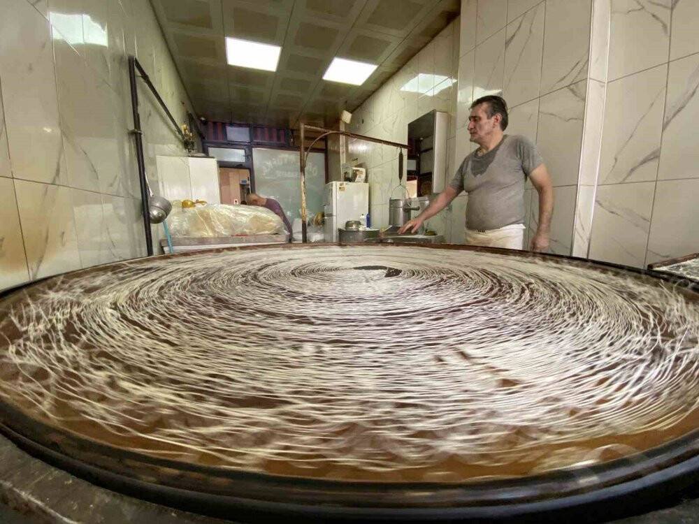 Konya'da geleneksel yöntemlerle pişiriliyor: Bayram öncesi ilgi arttı