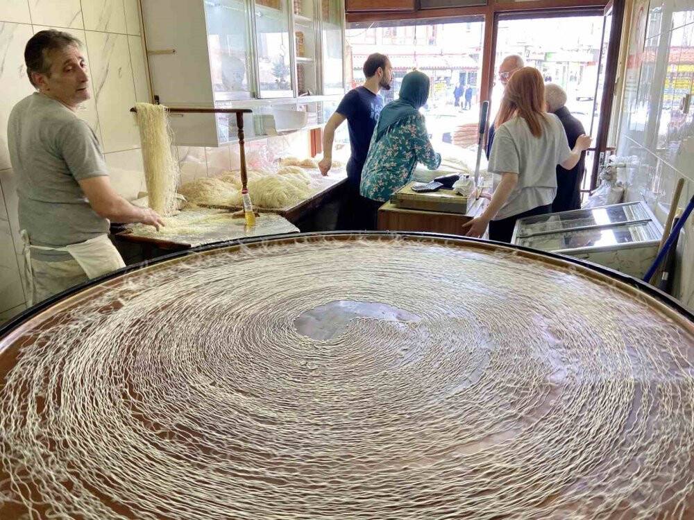 Konya'da geleneksel yöntemlerle pişiriliyor: Bayram öncesi ilgi arttı