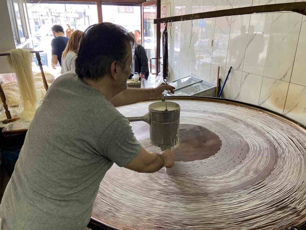 Konya'da geleneksel yöntemlerle pişiriliyor: Bayram öncesi ilgi arttı