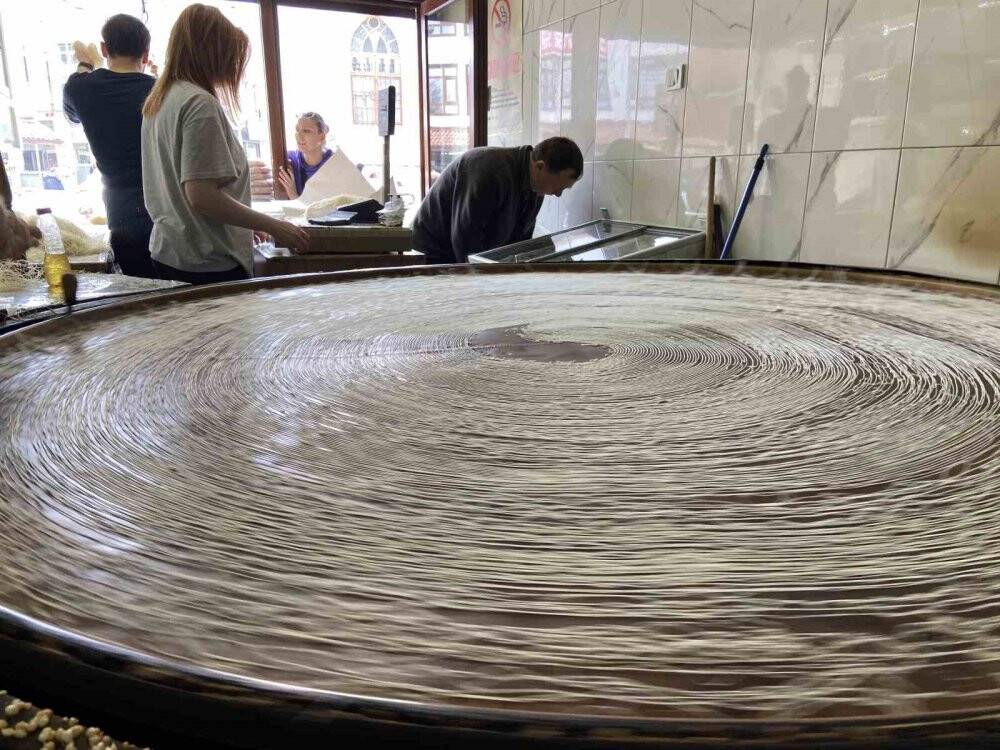 Konya'da geleneksel yöntemlerle pişiriliyor: Bayram öncesi ilgi arttı