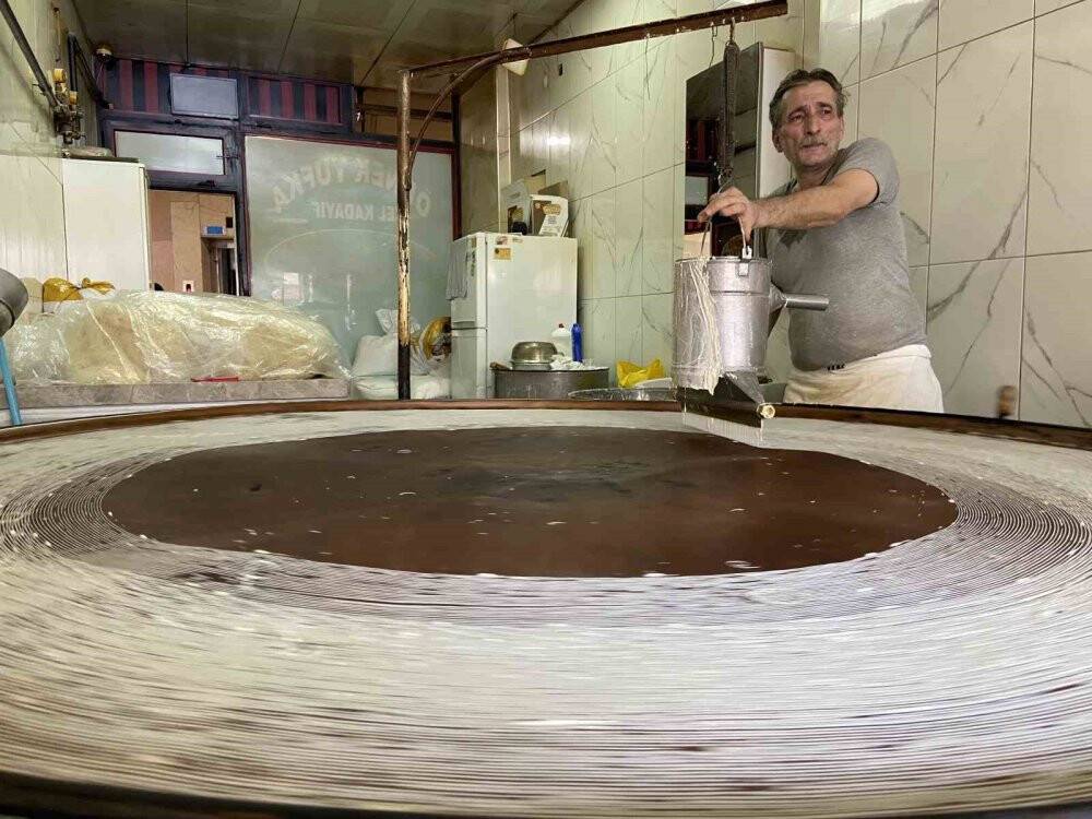 Konya'da geleneksel yöntemlerle pişiriliyor: Bayram öncesi ilgi arttı