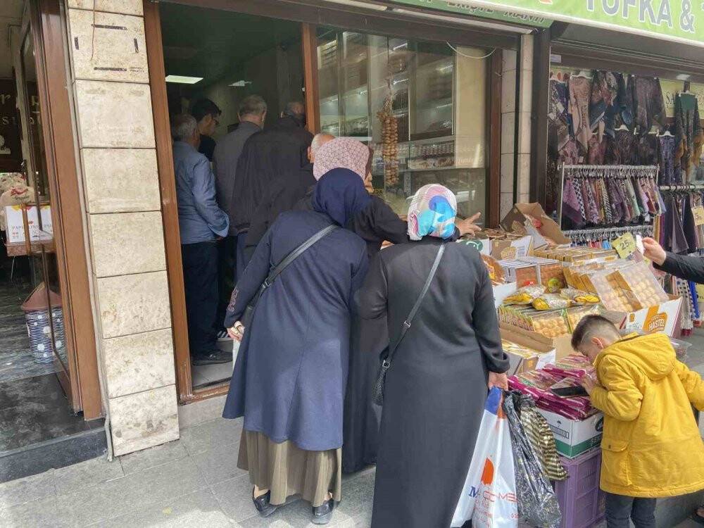 Konya'da geleneksel yöntemlerle pişiriliyor: Bayram öncesi ilgi arttı