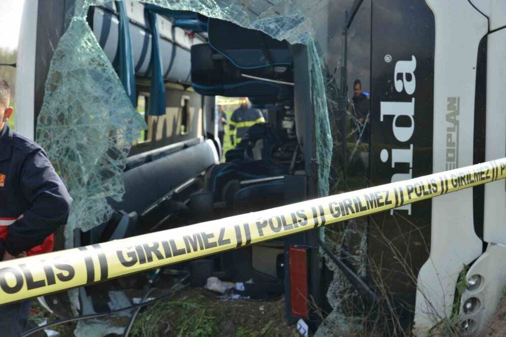 İşçi servisi şarampole uçtu: Çok sayıda ölü ve yaralı
