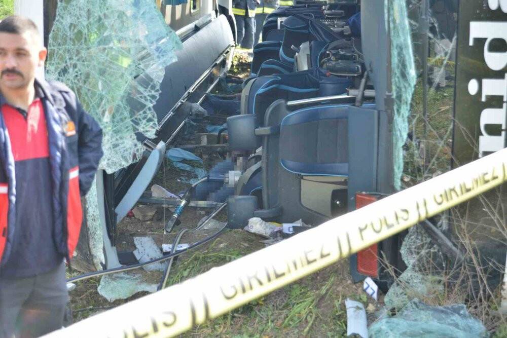 İşçi servisi şarampole uçtu: Çok sayıda ölü ve yaralı