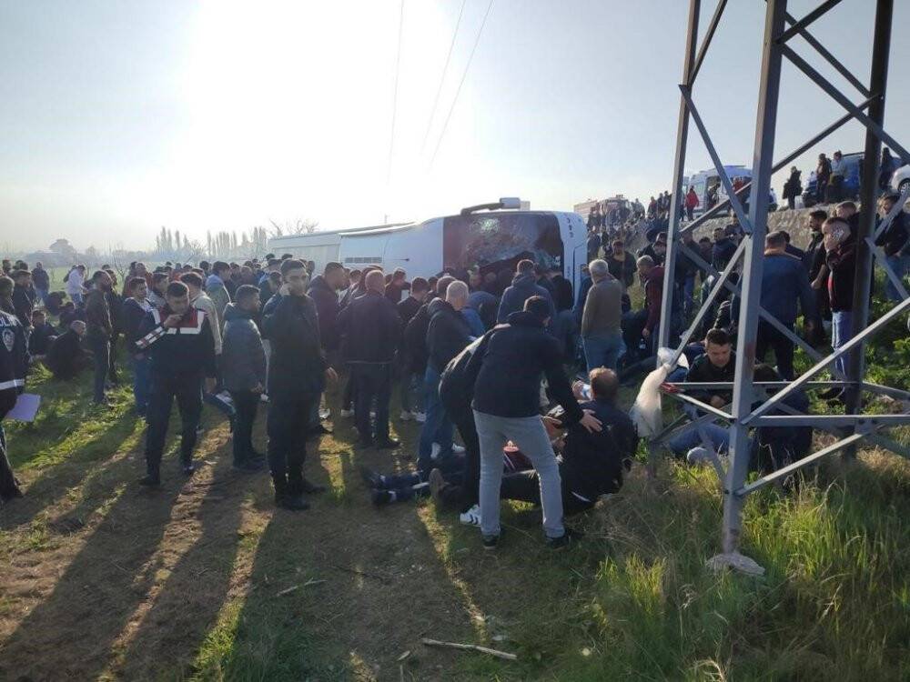 İşçi servisi şarampole uçtu: Çok sayıda ölü ve yaralı