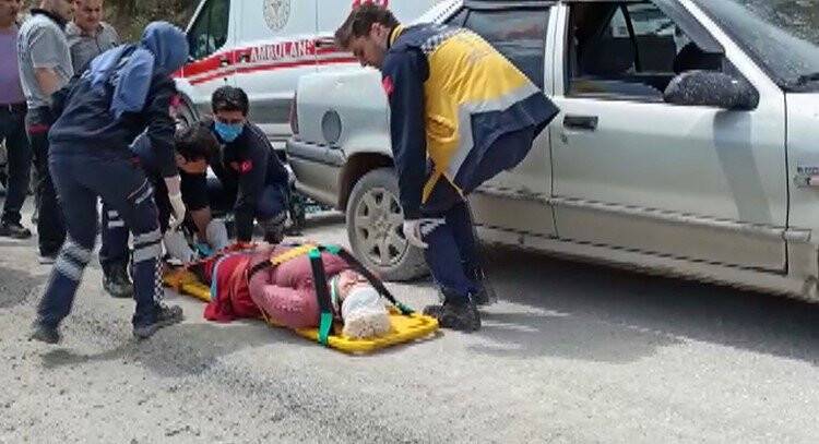 Mıcıra kapılan otomobil şarampole yuvarlandı: Yaralılar var