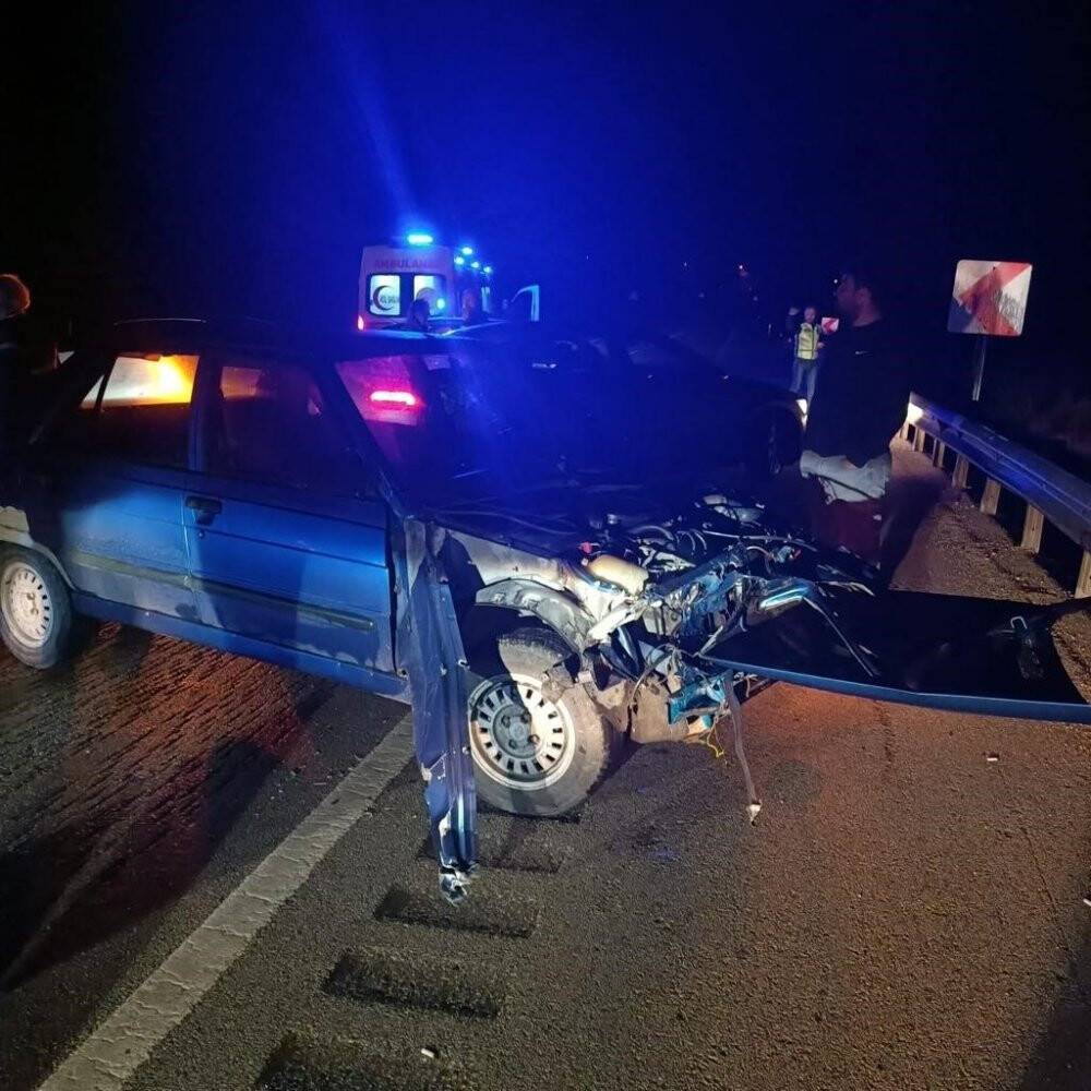 4 araçlı zincirleme kazada maddi hasar
