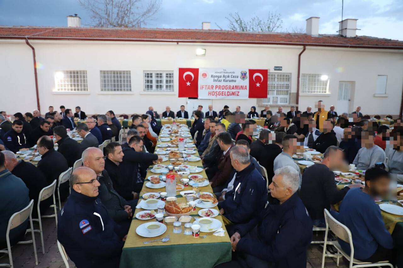 aa-20230420-30904230-30904225-konya-acik-ceza-infaz-kurumunda-iftar-programi-duzenlendi.jpg