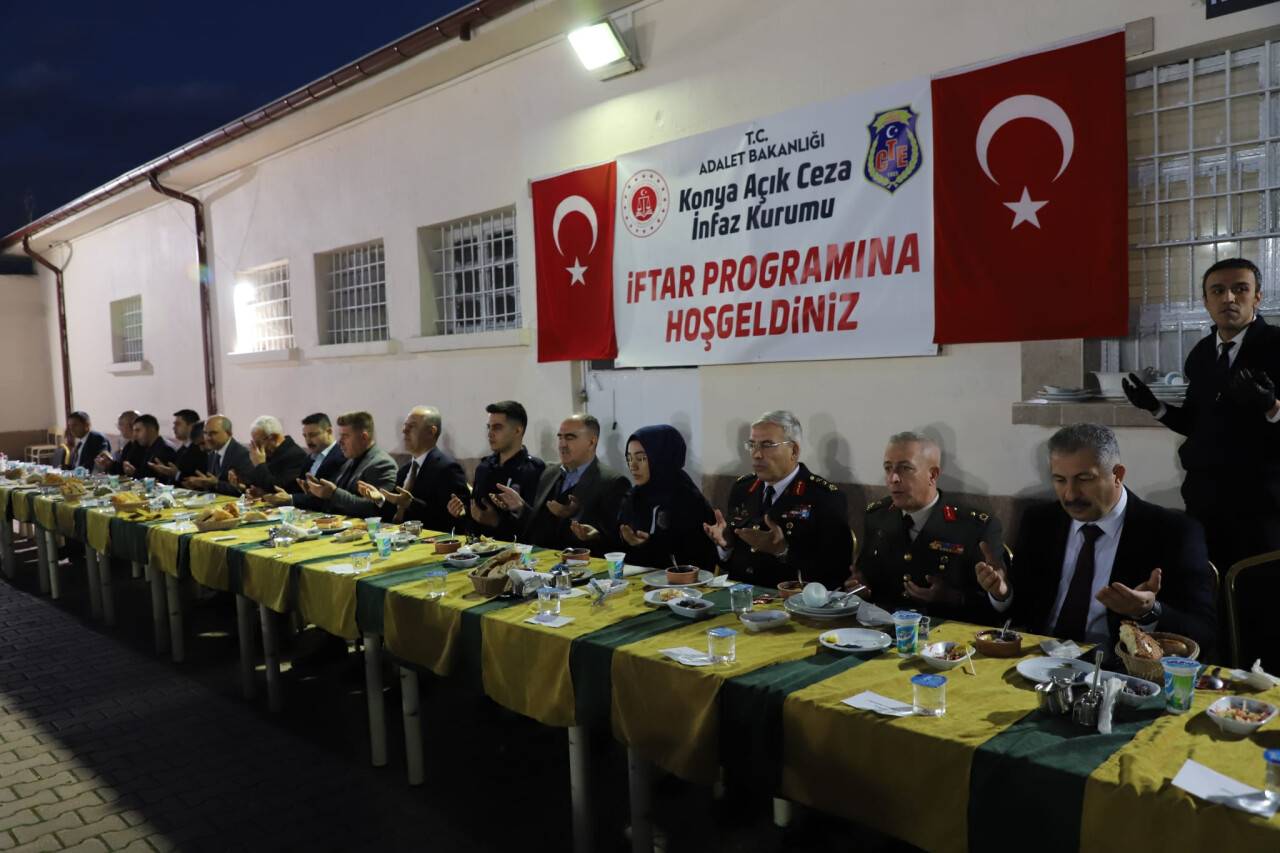 aa-20230420-30904230-30904228-konya-acik-ceza-infaz-kurumunda-iftar-programi-duzenlendi.jpg