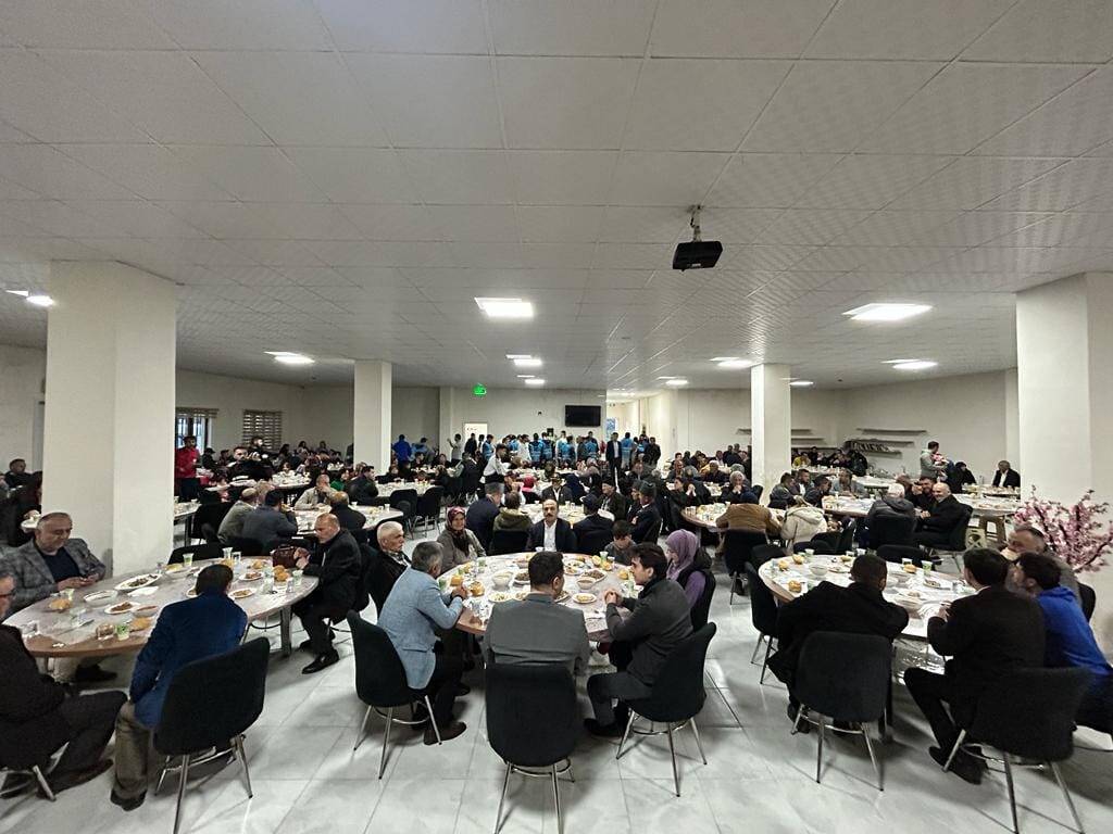 aa-20230420-30904332-30904329-bozkirda-gazi-ve-sehit-yakinlari-depremzedeler-ile-muhtarlar-iftarda-bir-araya-geldi.jpg