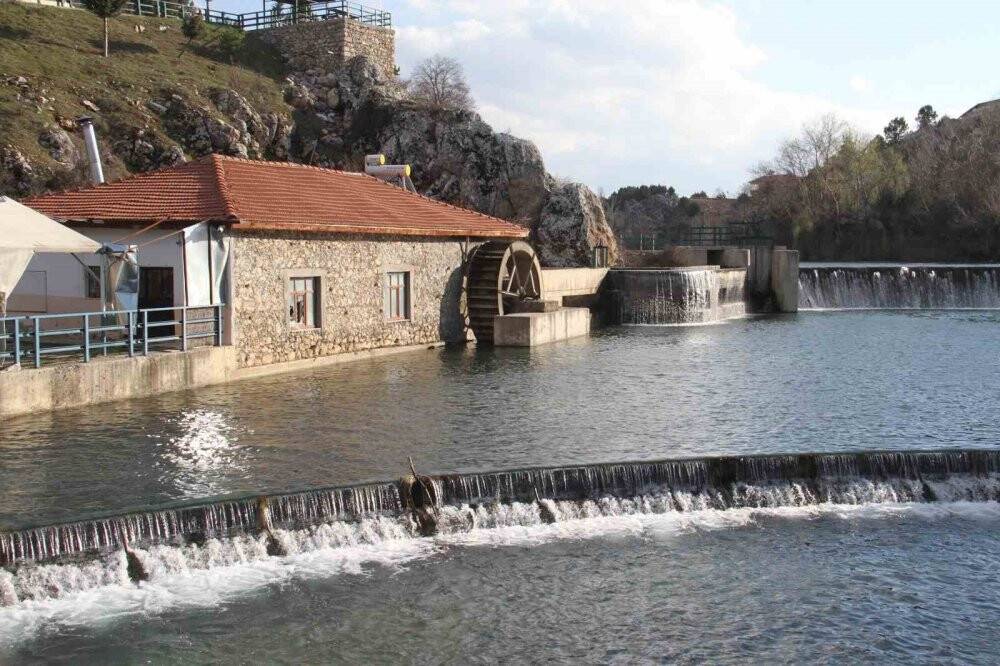 Beyşehir Gölü’nü besleyen su kaynakları yağışlarla can buldu