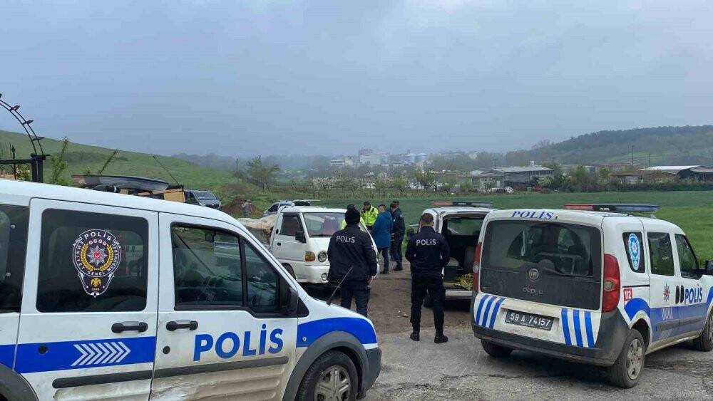 Kamyonet dolusu inşaat malzemesiyle yakalandılar