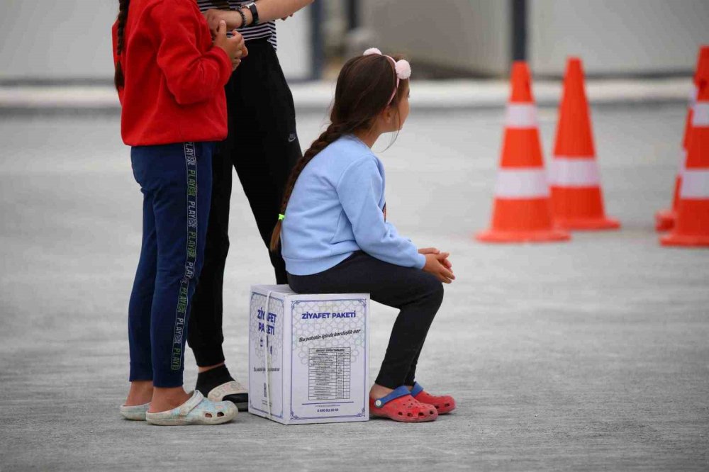 Konya Konteyner Kentte bayram öncesi çocuklar ve aileler unutulmadı