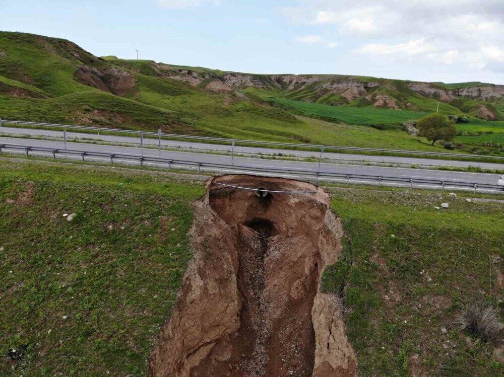 Batmada karayolunda göçük