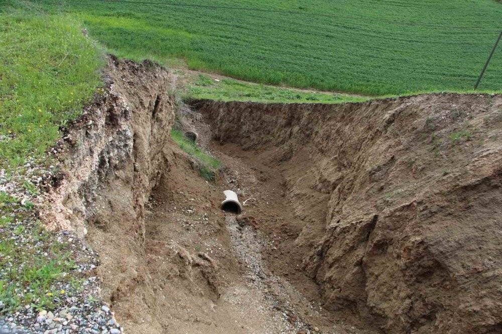 Batmada karayolunda göçük